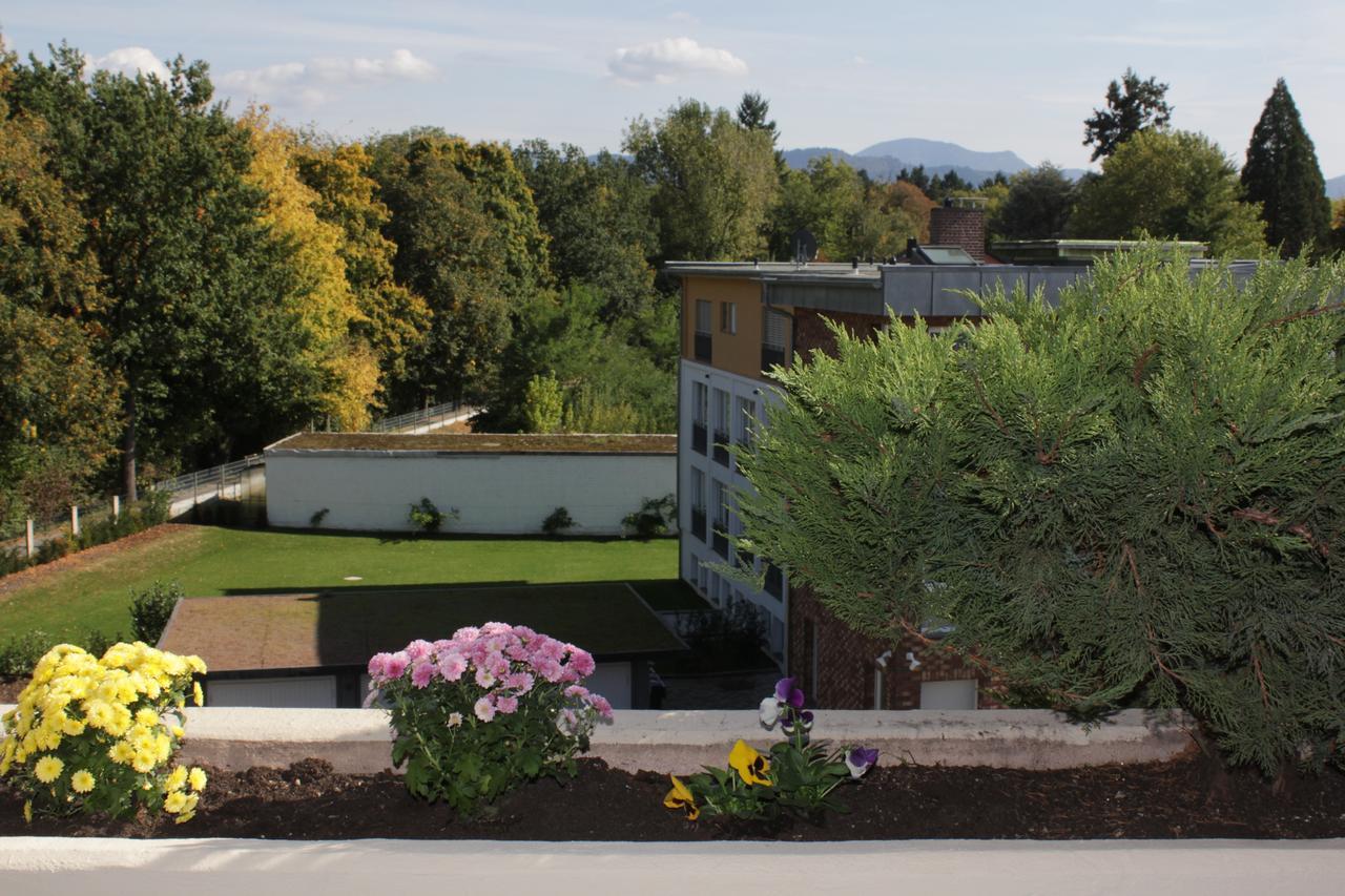 באד קרוצינגן Mariaprimavera Apartment Am Kurpark Mit Schwarzwaldblick * * * * מראה חיצוני תמונה