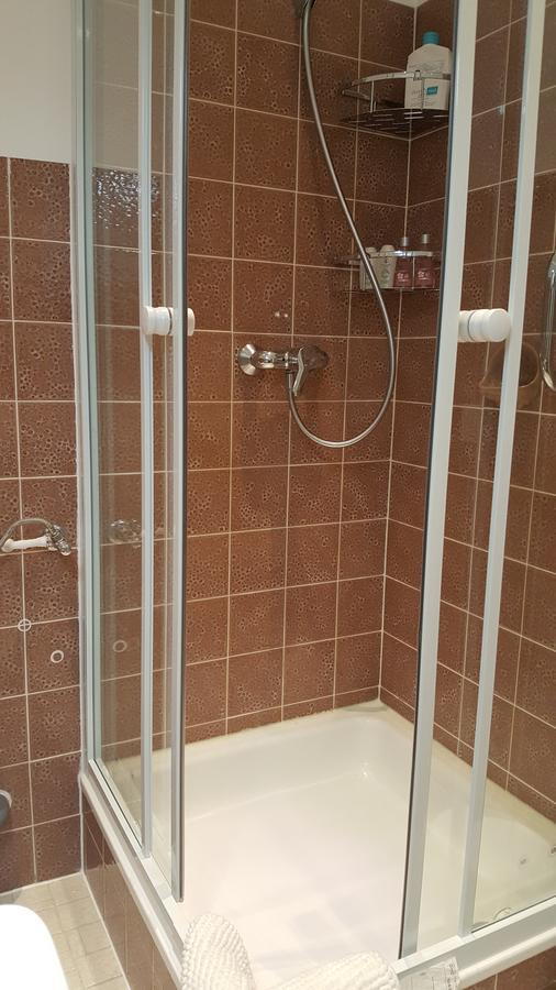 באד קרוצינגן Mariaprimavera Apartment Am Kurpark Mit Schwarzwaldblick * * * * מראה חיצוני תמונה